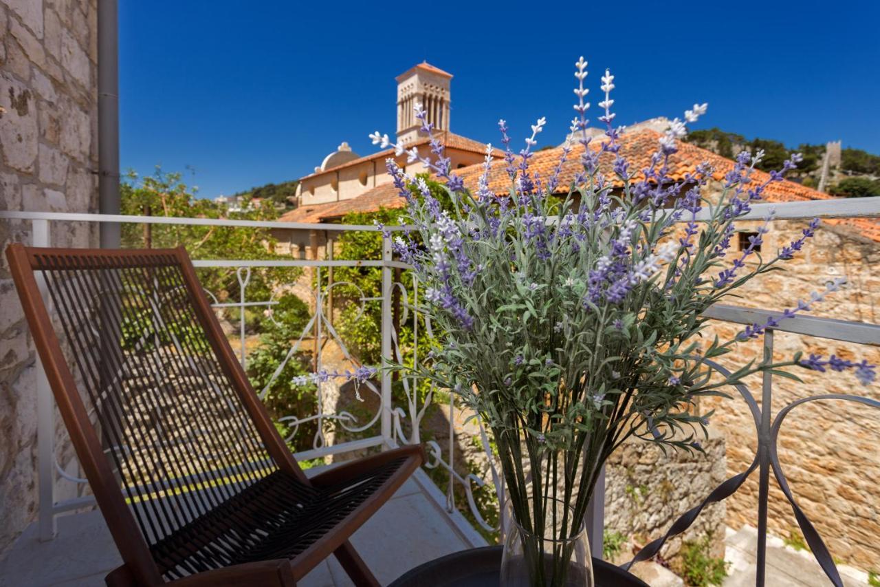 Apartment And Studios Happy Place Хвар Экстерьер фото