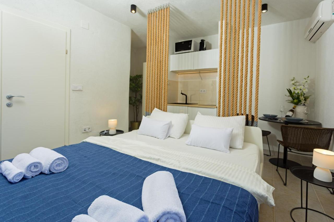 Apartment And Studios Happy Place Хвар Экстерьер фото