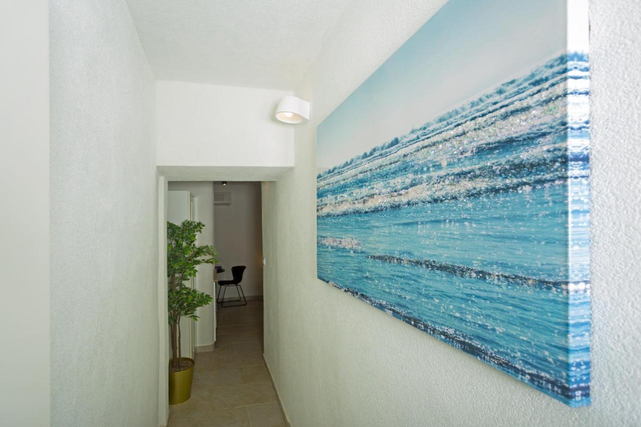 Apartment And Studios Happy Place Хвар Экстерьер фото