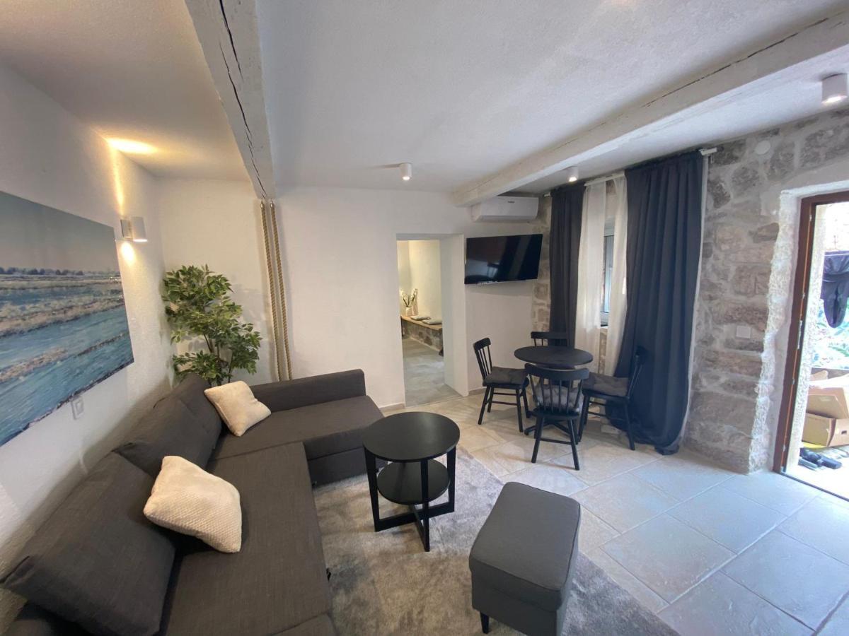 Apartment And Studios Happy Place Хвар Экстерьер фото