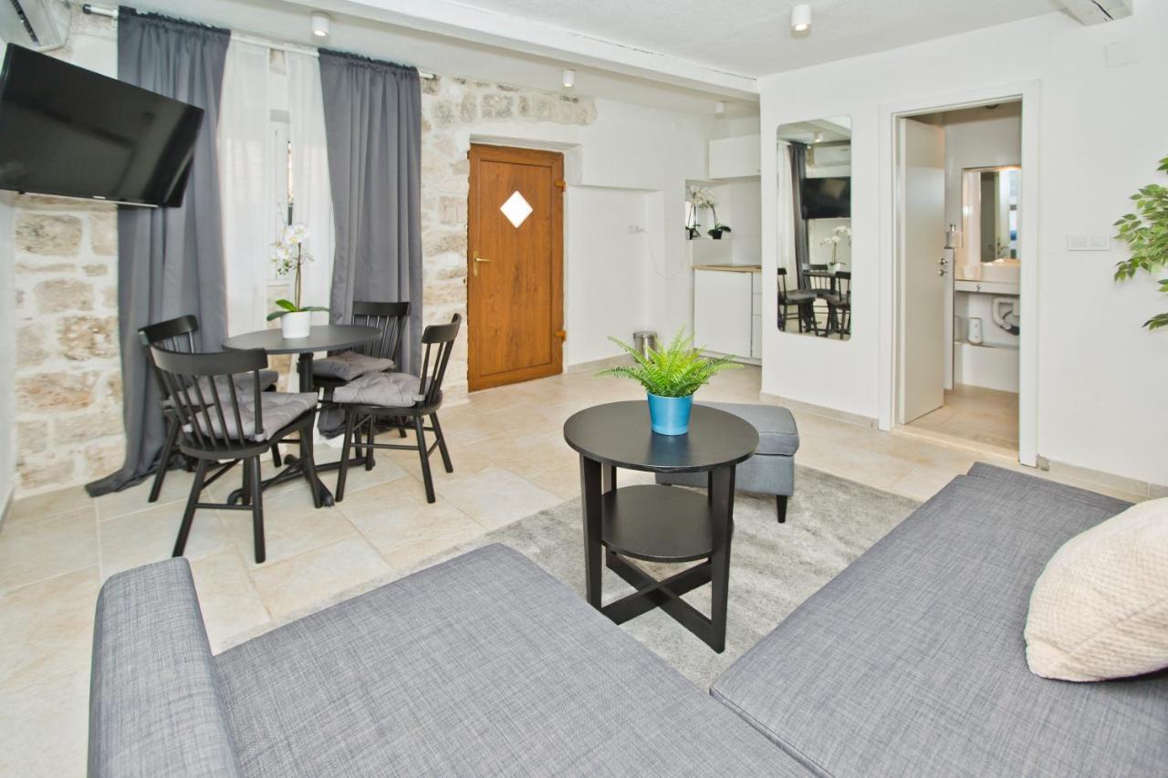 Apartment And Studios Happy Place Хвар Экстерьер фото