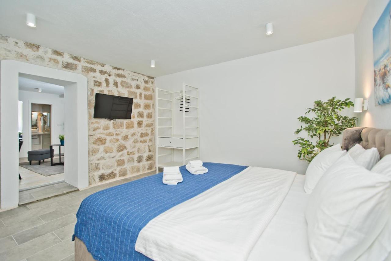 Apartment And Studios Happy Place Хвар Экстерьер фото