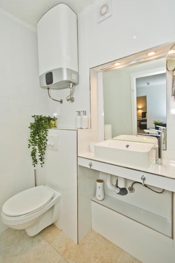 Apartment And Studios Happy Place Хвар Экстерьер фото