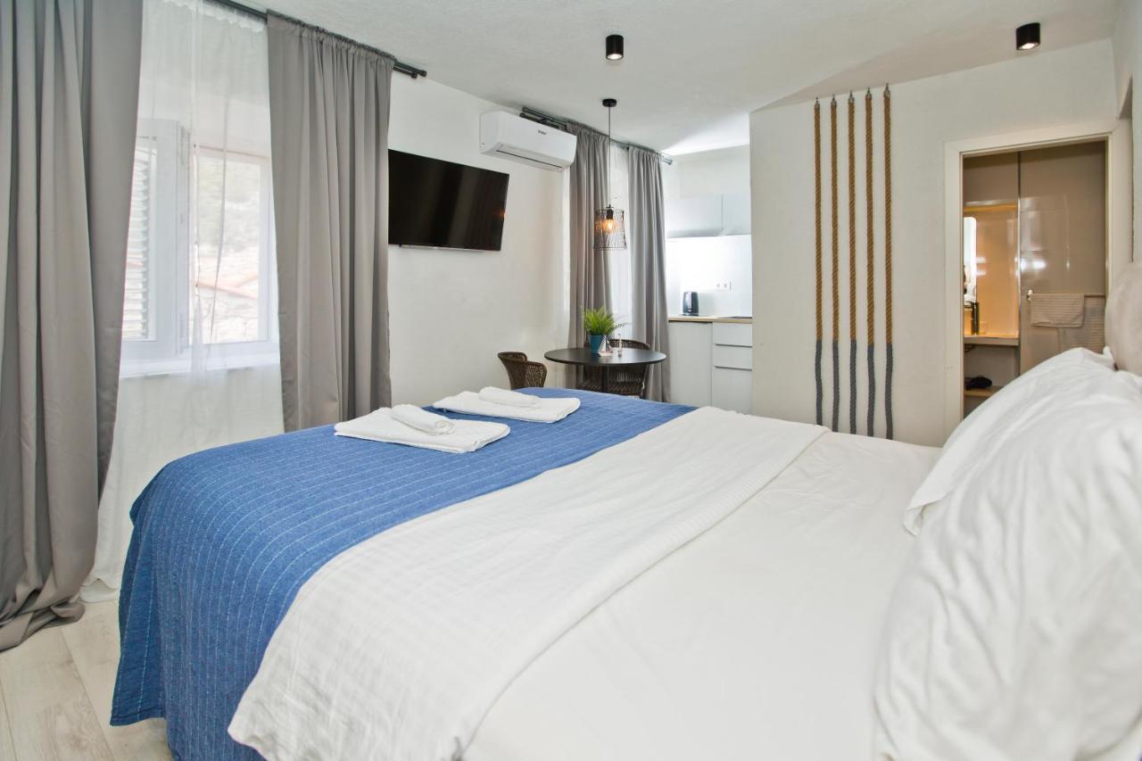 Apartment And Studios Happy Place Хвар Экстерьер фото