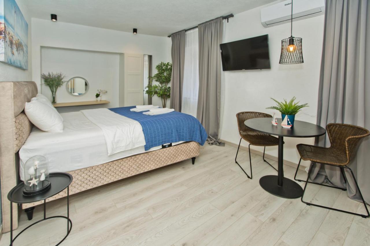Apartment And Studios Happy Place Хвар Экстерьер фото