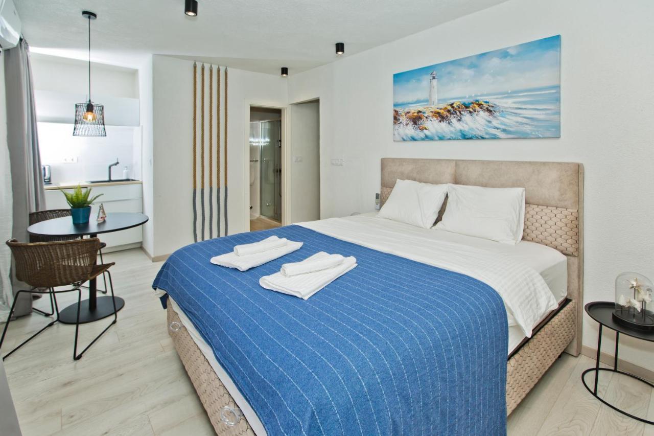 Apartment And Studios Happy Place Хвар Экстерьер фото